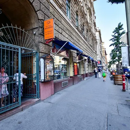 Rakoczi In The City Centre *
